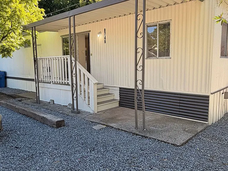8710 Franklin St — Photo 1