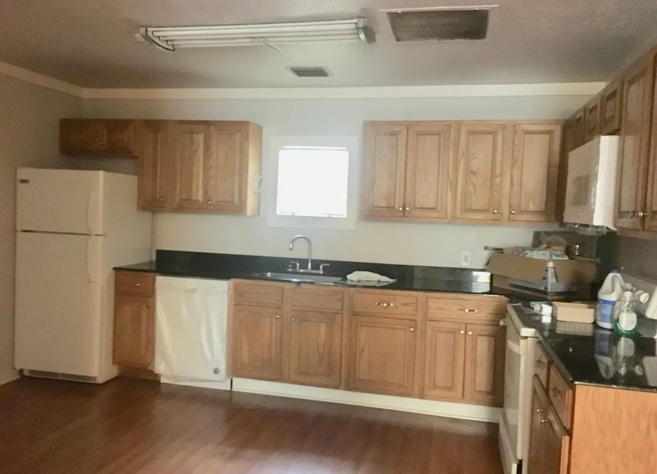 3 bed, 2.5 bath, 2200 sqft, $1,400 — Photo 2