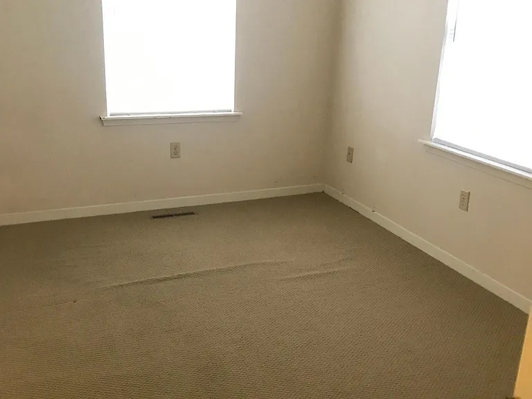 329 Charles St — Photo 17