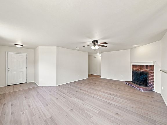 5th image of 40 Daisy Dr
