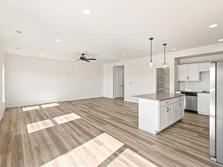 1634 Aspen Ct — Photo 11