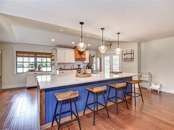 5th image of 690 Forest Ln
