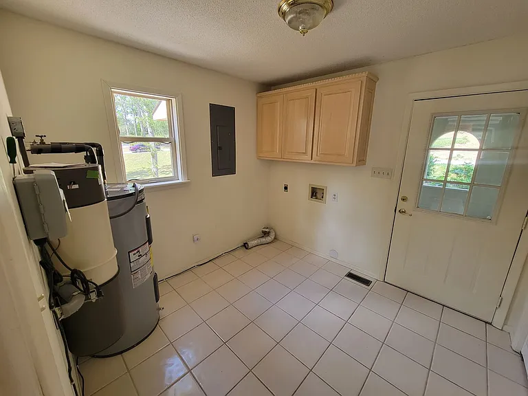 5081 Cypress Lake Dr — Photo 17