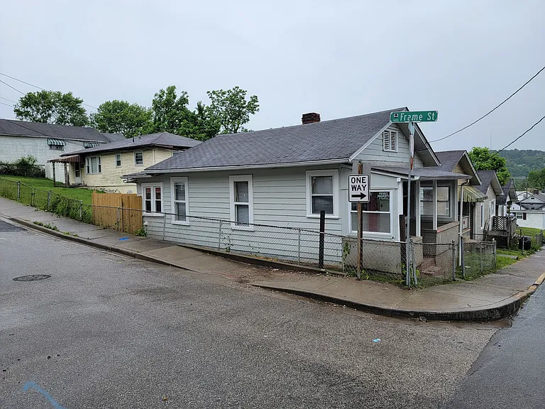 920 Hendrix Ave — Photo 2