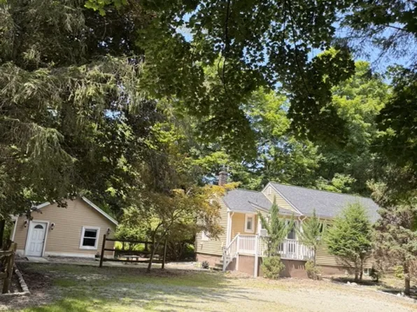 10 Old Stone Church Rd, Upper Saddle River, NJ 07458