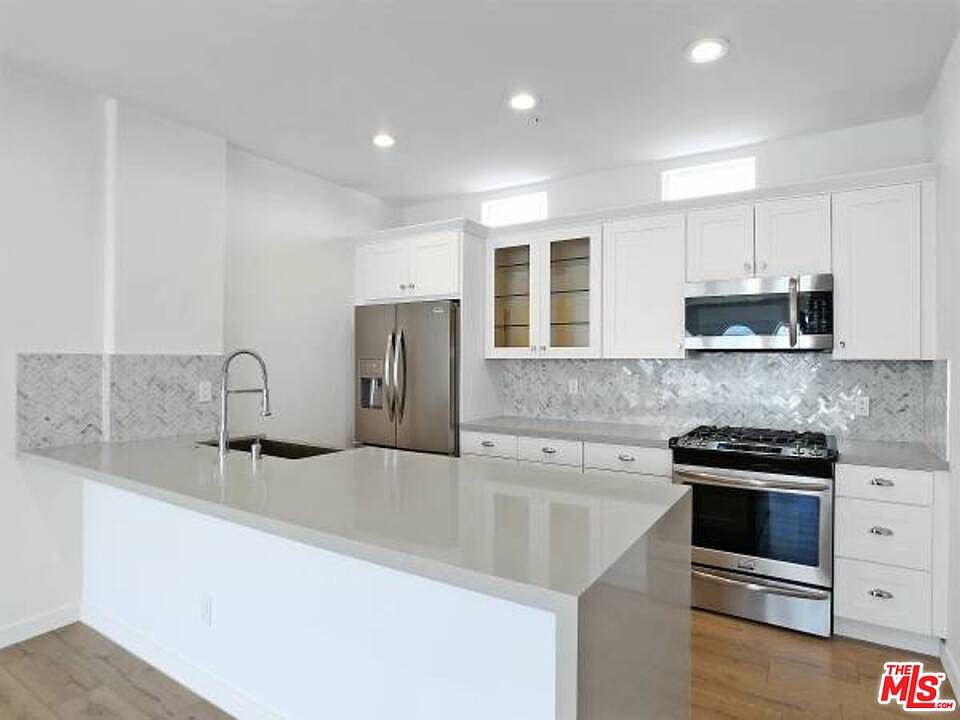 1st image of 10560 Santa Monica Blvd APT 306