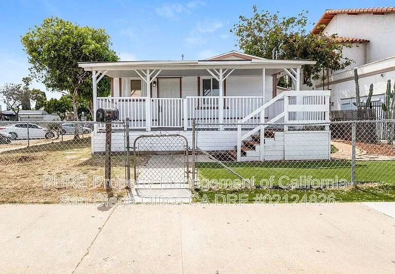 1840 Harding Ave — Photo 1
