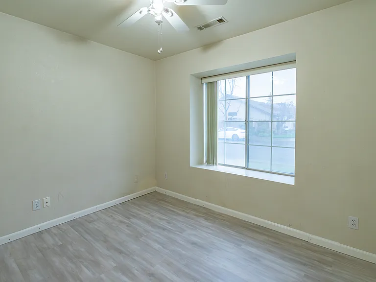 875 N Homsy Ave — Photo 13