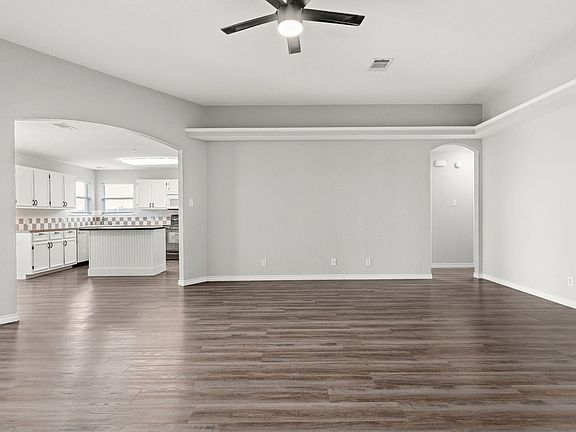 5th image of 4305 Maggie Dr