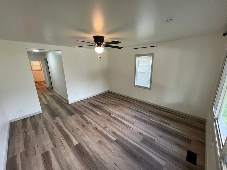 105 Lakeview St — Photo 9