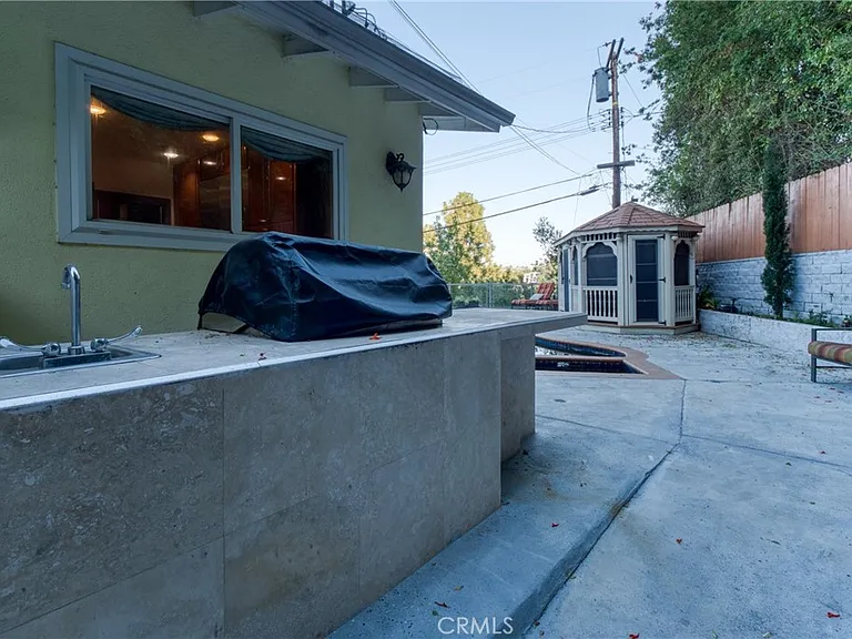 7796 Skyhill Dr — Photo 29