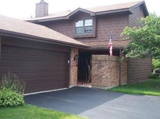 21 Indian Trail Dr, Westmont, IL