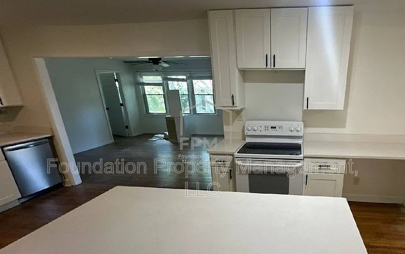 3 bed, 2.0 bath, 1667 sqft, $1,700 — Photo 3