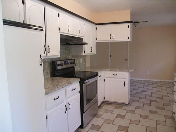 2nd image of 1909 Rosewood Cir