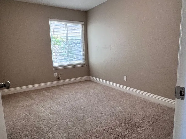 3817 Rotterdam Ave — Photo 10