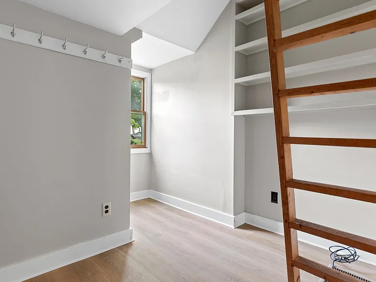 322 S Stewart Ave #4 — Photo 7