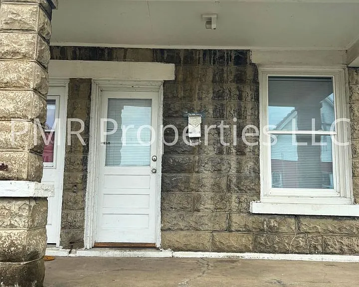 1821 S 11th St — Photo 2