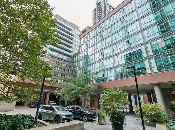 116 George St #1202, Toronto, ON M8V 2S4