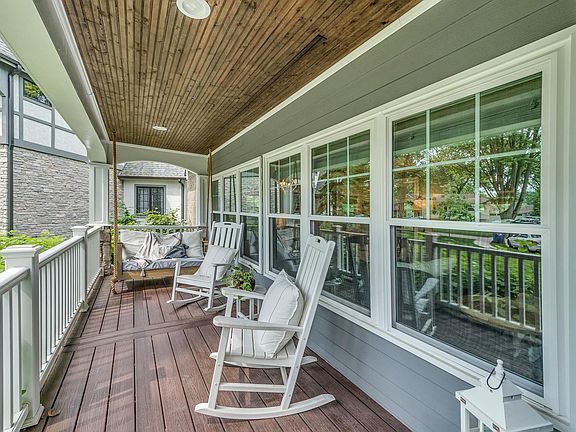 5th image of 215 Sandalwood Dr