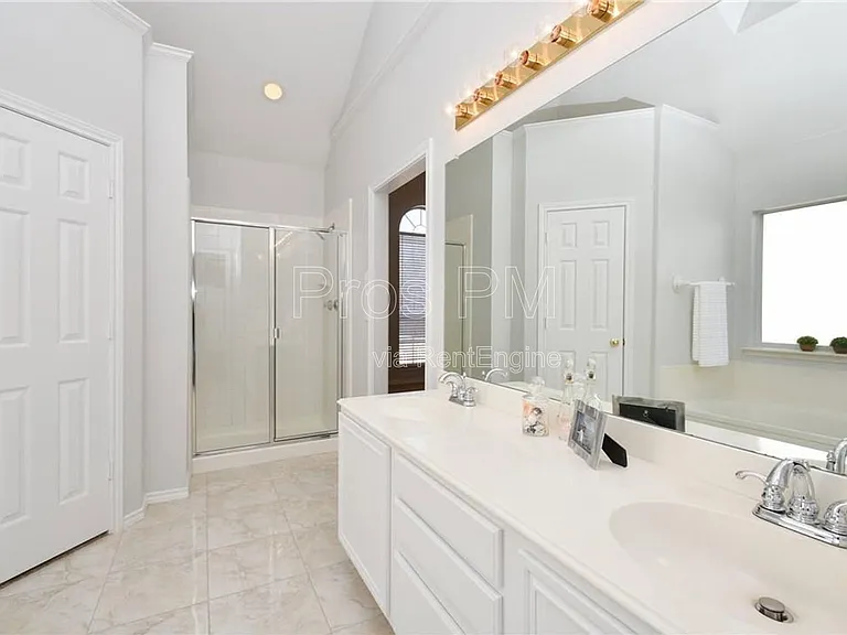 8435 Creekside Cir — Photo 17