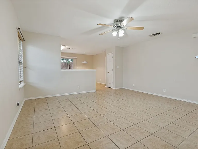 15918 Gino Park — Photo 6