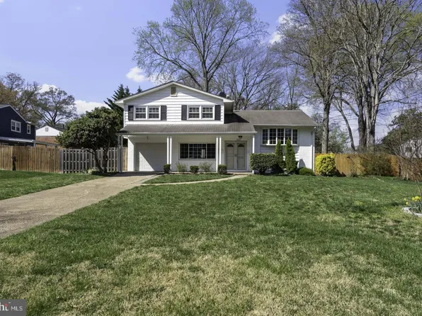 8908 Charles Augustine Dr, Alexandria, VA 22308