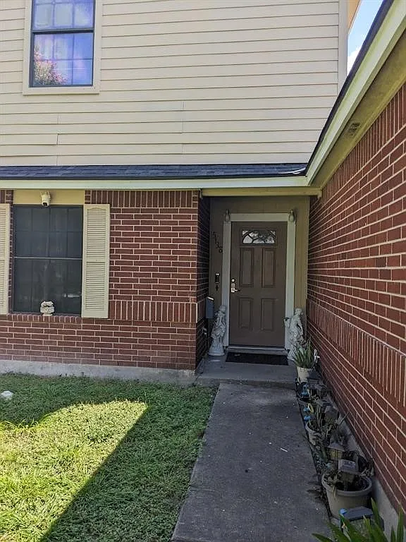 4 bed, 3.0 bath, 2556 sqft, $2,800 — Photo 2