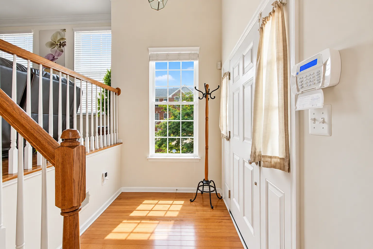 4 bed, 3.5 bath, 2758 sqft, $3,700 — Photo 4