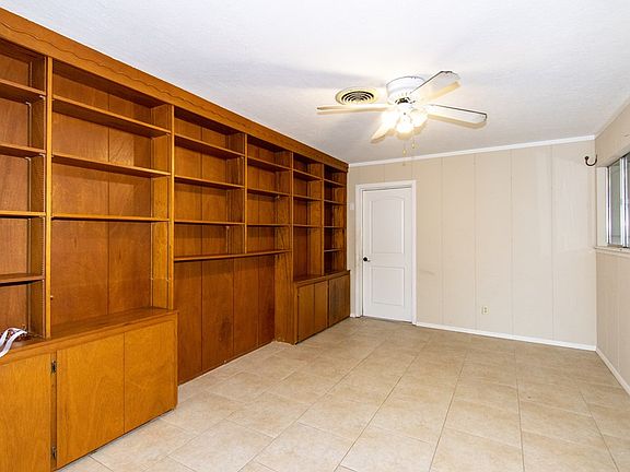 4th image of 1110 Washington Dr