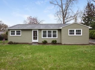 99 Sunridge Dr, Springfield, MA 01118