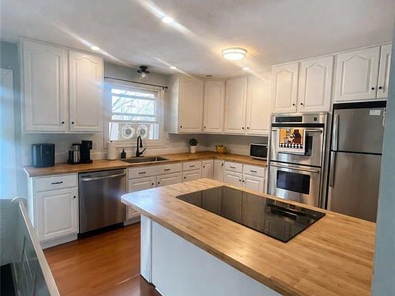 2nd image of 1007 Fish Hill Rd