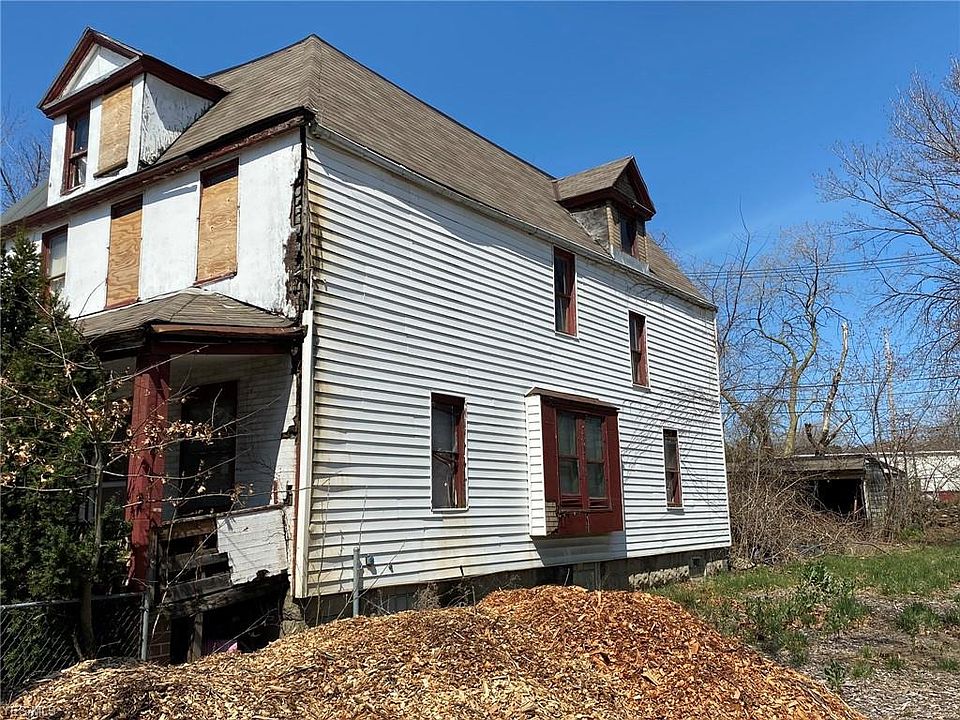 2nd image of 10611 Dupont Ave