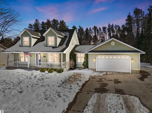 4086 Morel Dr, Cadillac, MI 49601