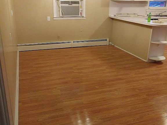 3rd image of 1118 Gaston Ave