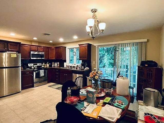 2 bed, 1.0 bath, $1,650 — Photo 4