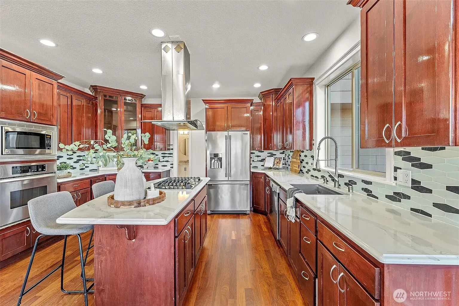 6 bed, 3.5 bath, 4200 sqft, $5,200 — Photo 4