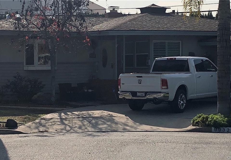 2nd image of 9932 Cockatoo Ln