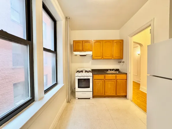 25-20 42nd Street image 5 of 10