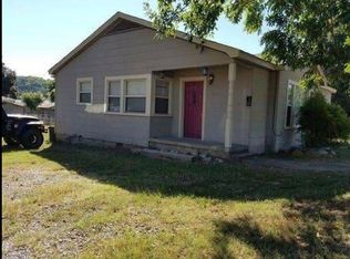 844 N 3rd St, Ozark, AR 72949