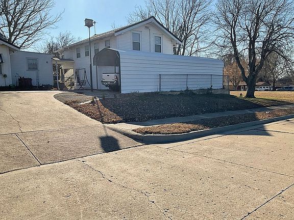 5th image of 137 Spruce Dr