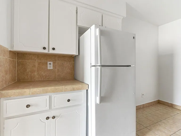 616 S Irwin St #C — Photo 12