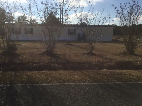 1053 Horseshoe Rd, Bladenboro, NC 28320