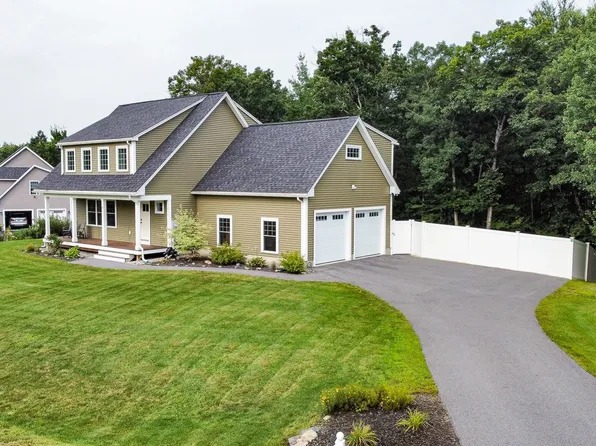 18 Chestnut Way, Lee, NH 03861