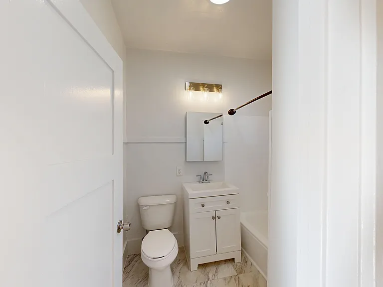 1077 Ashbury St — Photo 9