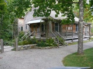 105 Mountain Rd, Cape Neddick, ME 03902