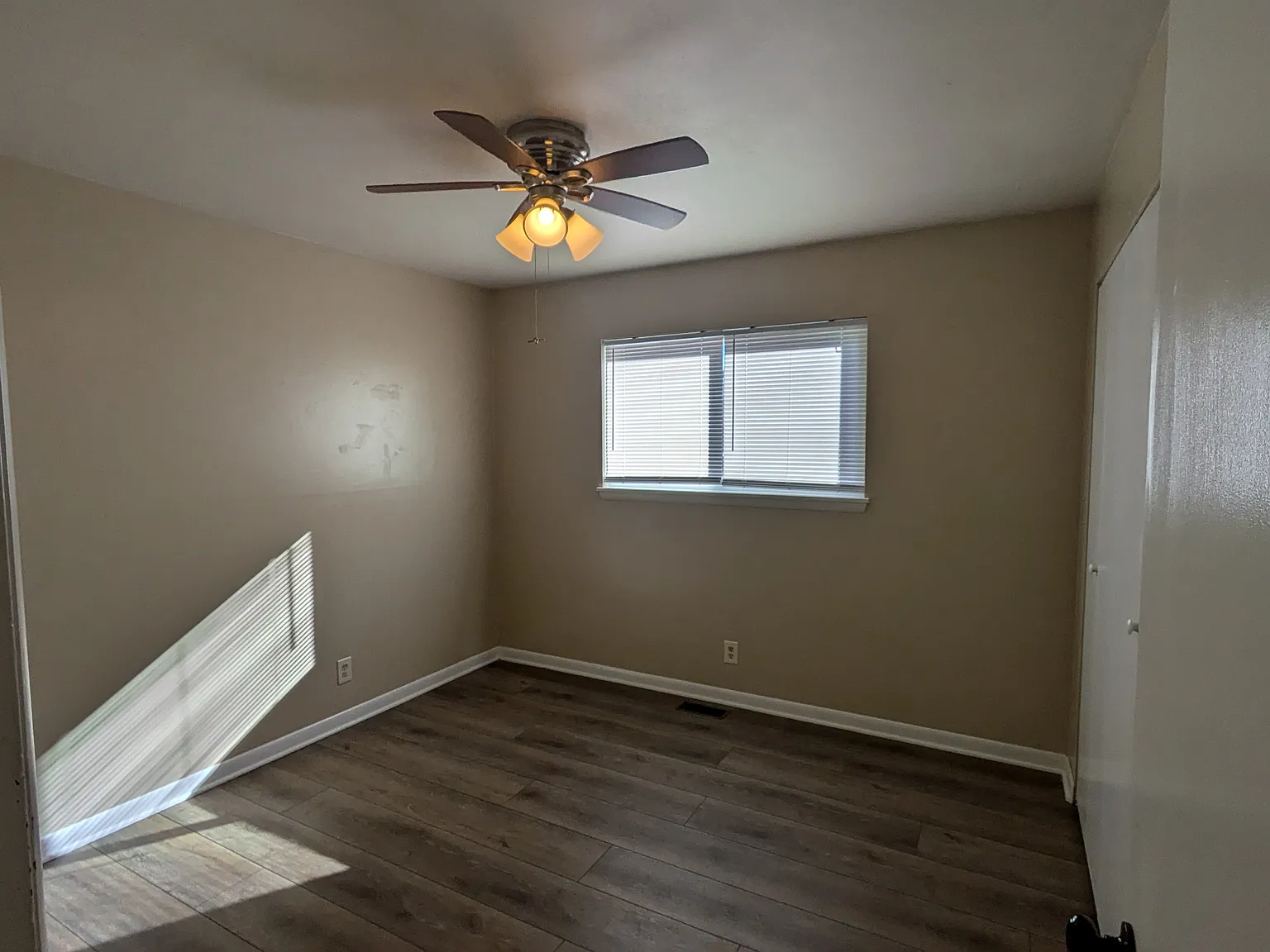 3 bed, 1.5 bath, 1050 sqft, $1,250 — Photo 3