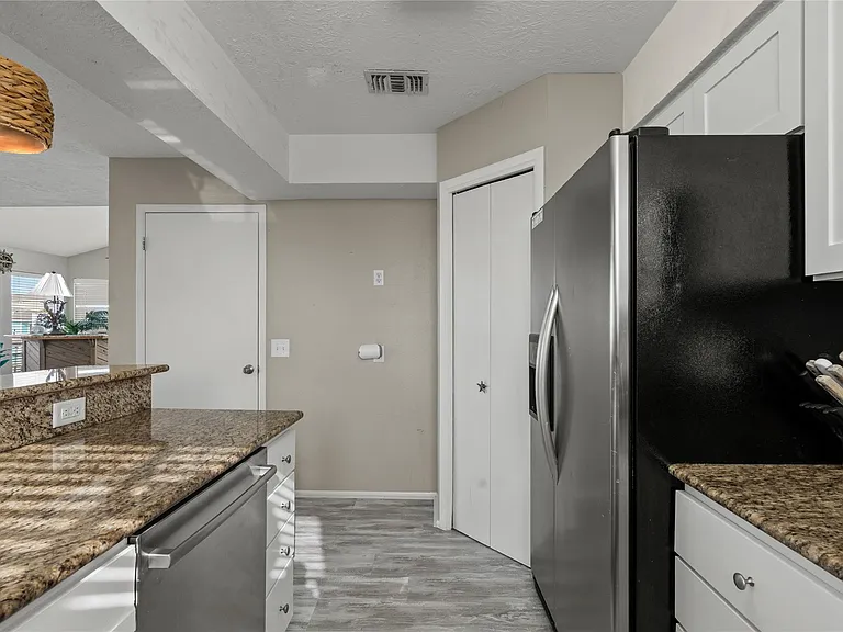21812 Frio Dr — Photo 18