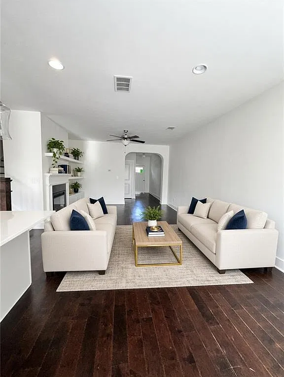 3 bed, 2.5 bath, 1750 sqft, $2,050 — Photo 3