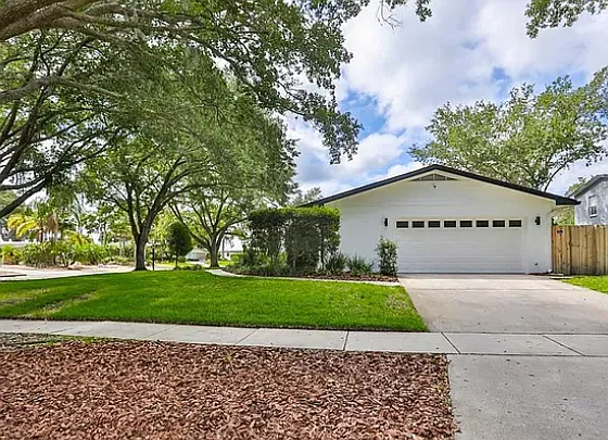 3 bed, 2.5 bath, 1990 sqft, $3,950 — Photo 3