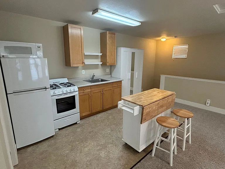 1821 Roth St #B — Photo 13